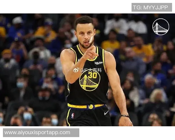 拼尽全力库里三分球表现惊艳全场独得38分却难阻球队失利 拼尽全力库里三分球表现惊艳全场独得38分却难阻球队失利