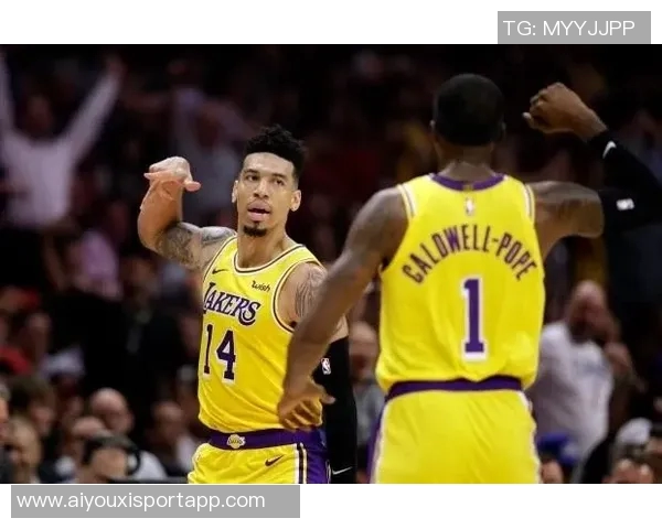 C约翰逊四季场均命中两记三分且命中率超四成独占联盟之巅 C约翰逊四季场均命中两记三分且命中率超四成独占联盟之巅