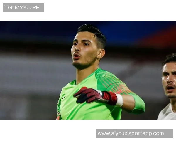 土耳其国门祝贺恰尔汗奥卢百场里程碑期待未来更多辉煌成就