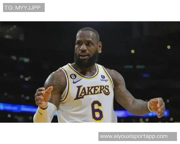 湖人自媒体惊叹41岁勒布朗重返赛场仍肩负防守重任 湖人自媒体惊叹41岁勒布朗重返赛场仍肩负防守重任