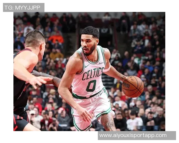 怀特称赞塔图姆努力提升自我并将这种精神融入康复训练中 怀特称赞塔图姆努力提升自我并将这种精神融入康复训练中