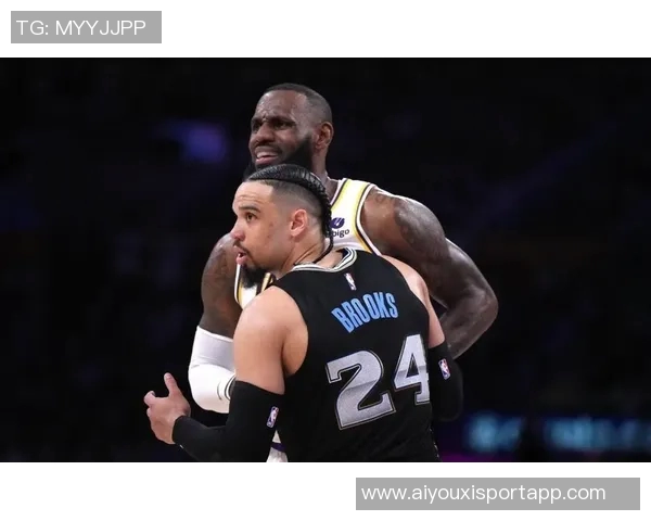 詹姆斯谈与狄龙的竞争关系强调成年人的体育精神与友谊