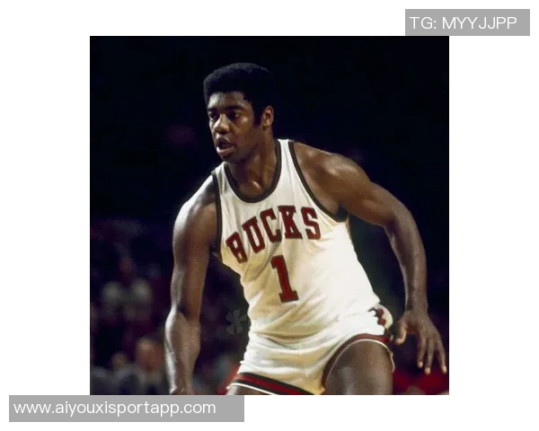 小桥稳定发挥贡献15分9板5助攻1断球助力球队胜利