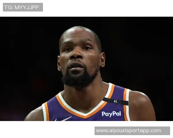 杜兰特强调内线冲击是创造三分机会的关键因素 杜兰特强调内线冲击是创造三分机会的关键因素